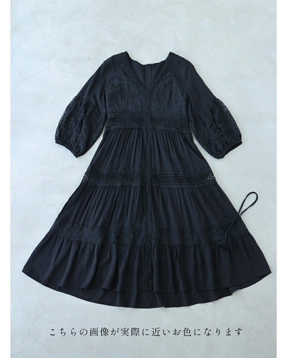 黒なのに重く見えない 透け袖レースワンピ