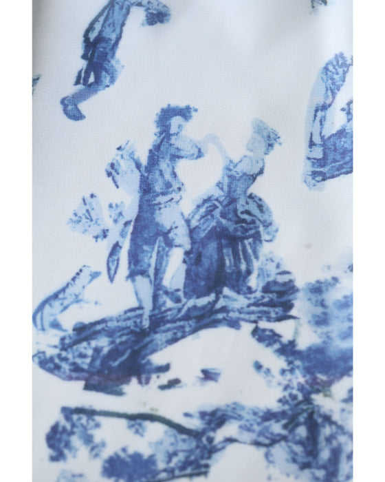 庭園の風景を描いたトワルドジュイ柄ミディアムワンピース