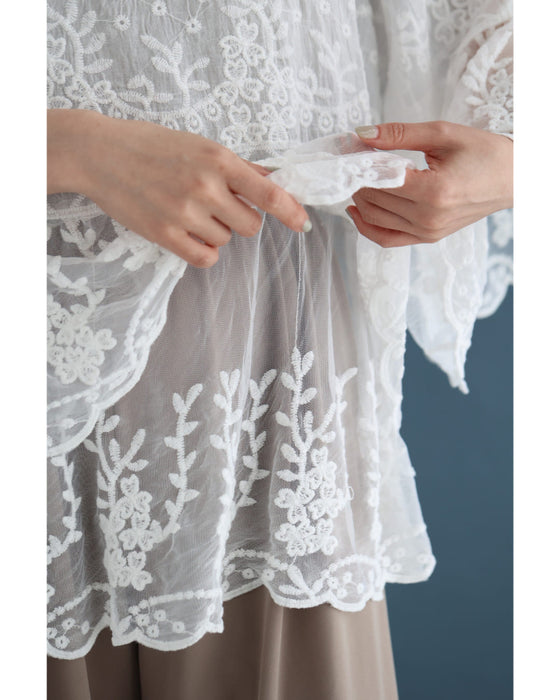 ふんわり柔らかなシアーベールの刺繍ブラウストップス