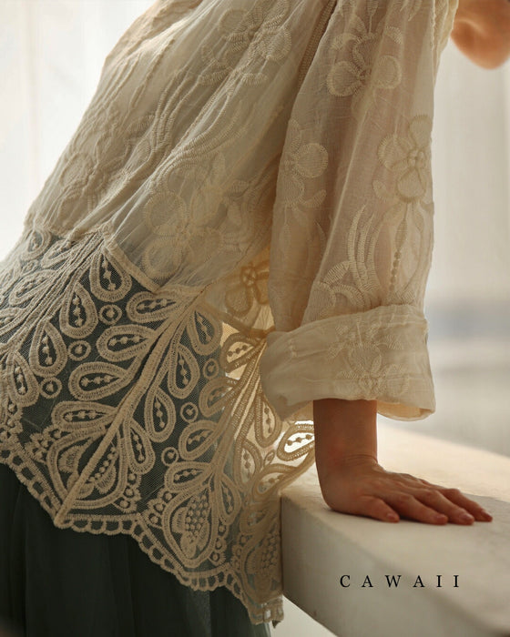 柔らかなボタニカルモチーフの刺繍カーディガン