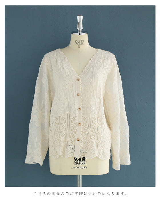 柔らかなボタニカルモチーフの刺繍カーディガン