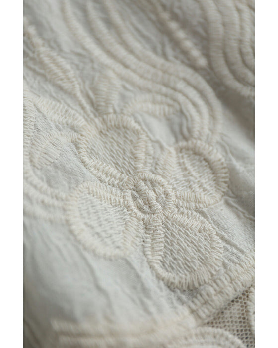 柔らかなボタニカルモチーフの刺繍カーディガン