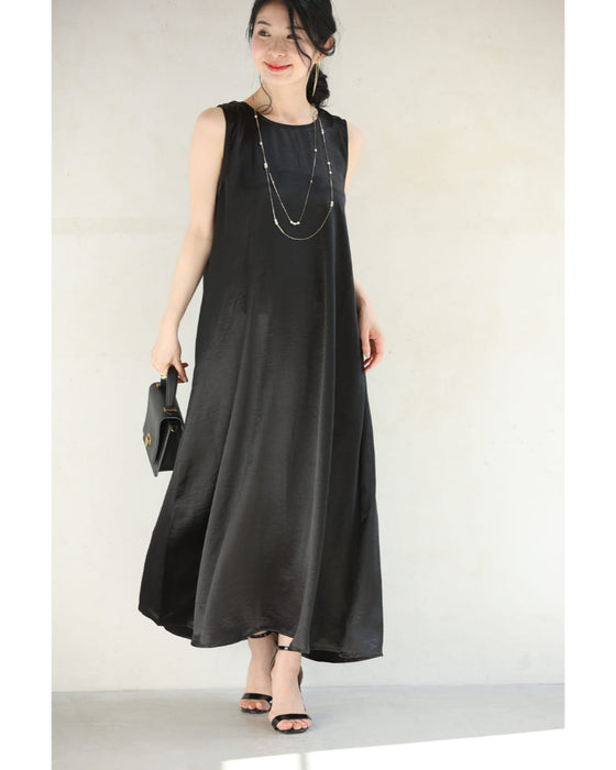 バックタックのラグジュアリーな光沢ロングワンピース