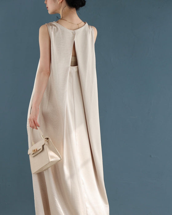 バックタックのラグジュアリーな光沢ロングワンピース