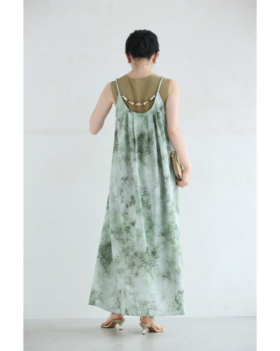 前後着用可能な2way。アート柄キャミロングワンピース(アクセサリー付き)