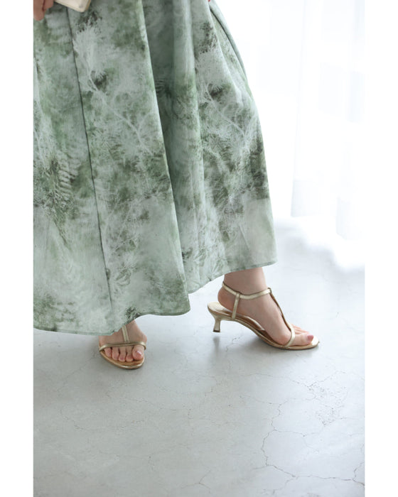 前後着用可能な2way。アート柄キャミロングワンピース(アクセサリー付き)