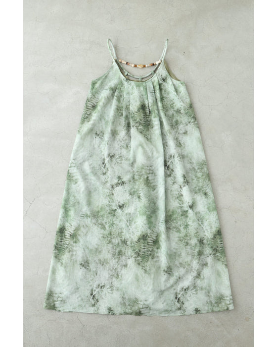 前後着用可能な2way。アート柄キャミロングワンピース(アクセサリー付き)