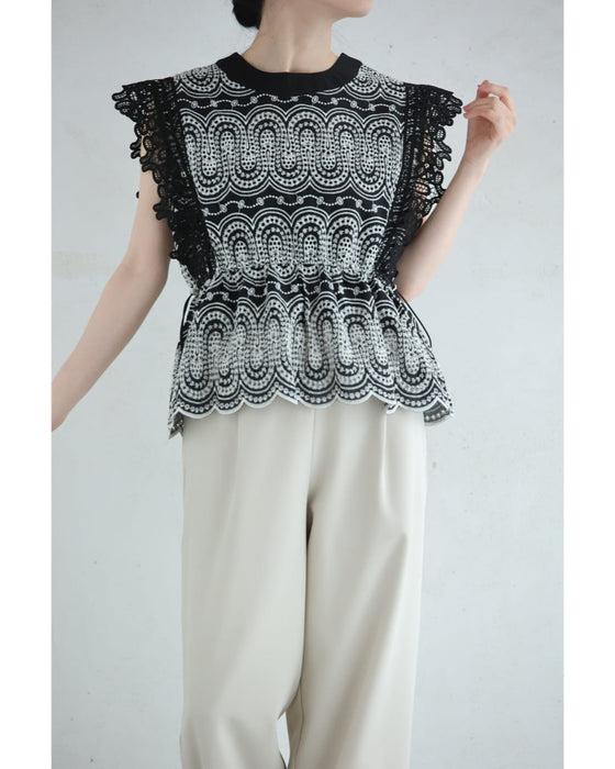 美しい装飾刺繍のペプラムカットソートップス