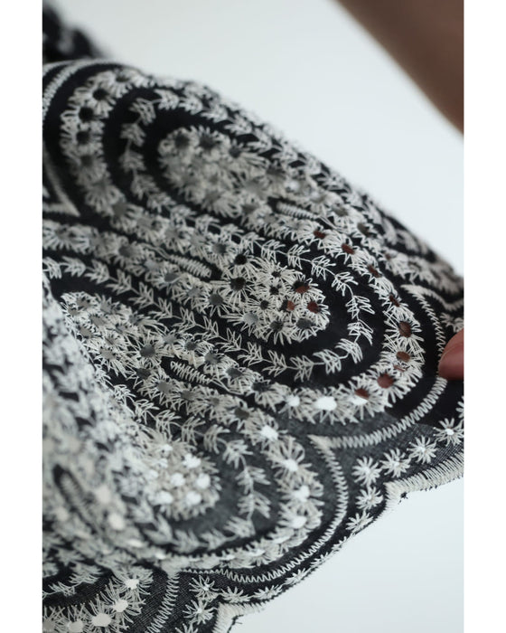 美しい装飾刺繍のペプラムカットソートップス