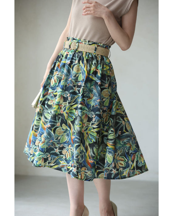 色彩豊かに描くボタニカル柄ミディアムスカート(ベルト付き)