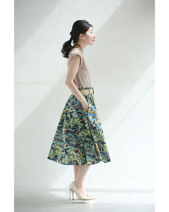色彩豊かに描くボタニカル柄ミディアムスカート(ベルト付き)