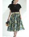 色彩豊かに描くボタニカル柄ミディアムスカート(ベルト付き)