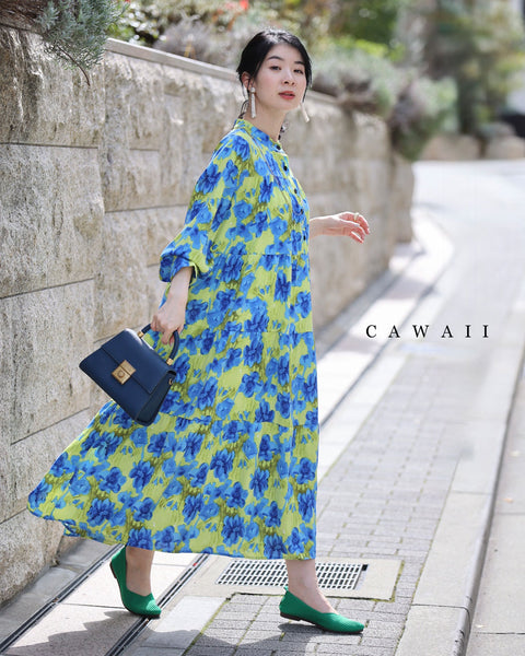 街ゆく華やかな青花ティアードロングワンピース（紐リボン付き