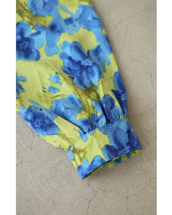 街ゆく華やかな青花ティアードロングワンピース(紐リボン付き)