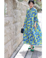 街ゆく華やかな青花ティアードロングワンピース（紐リボン付き）