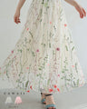 一面に広がる花刺繍チュールミディアムスカート