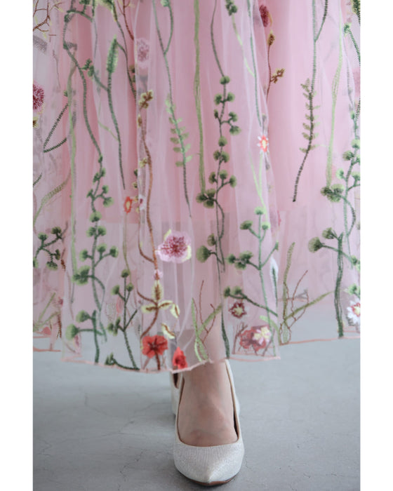 一面に広がる花刺繍チュールミディアムスカート