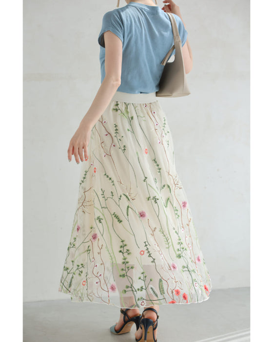 一面に広がる花刺繍チュールミディアムスカート