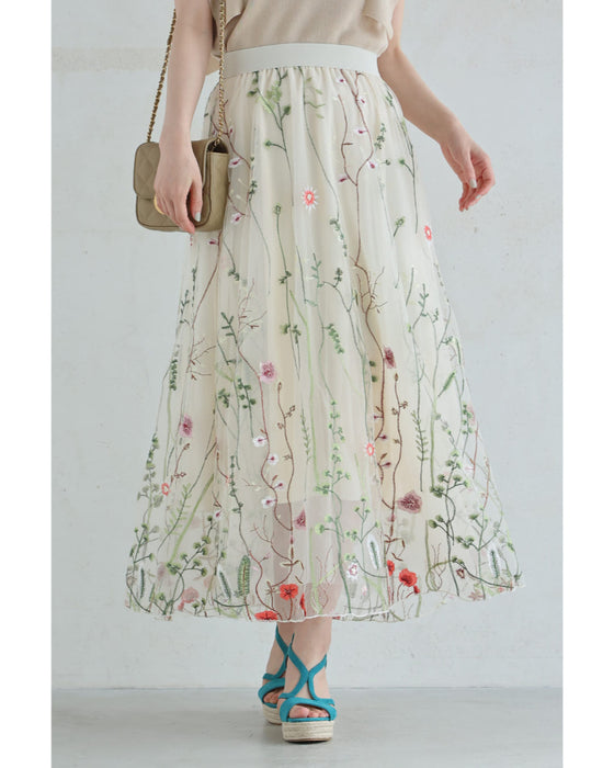 一面に広がる花刺繍チュールミディアムスカート