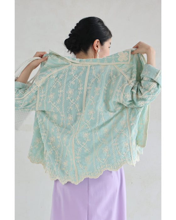 花刺繍のミントカラーシャツトップス