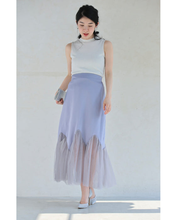 ふんわり広がるギザギザチュールの艶めきミディアムスカート