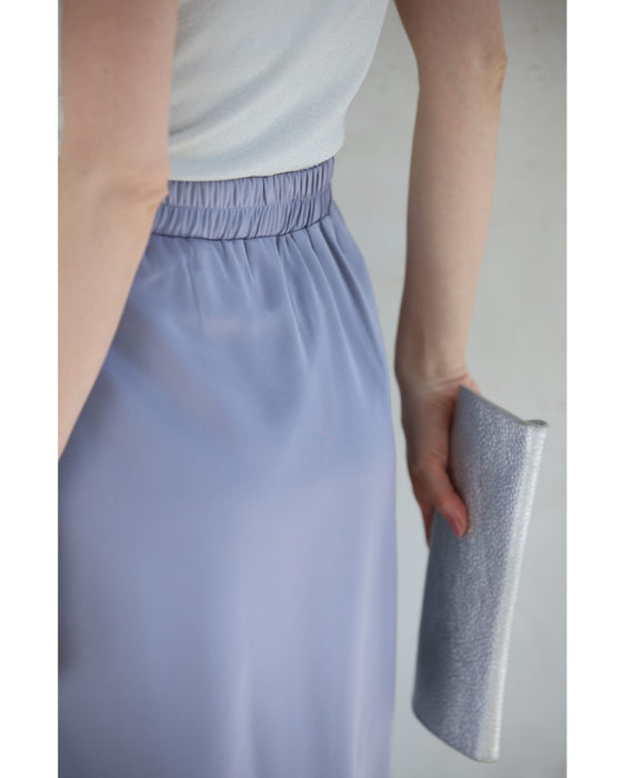 ふんわり広がるギザギザチュールの艶めきミディアムスカート