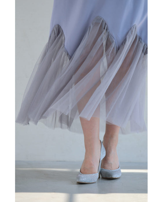 ふんわり広がるギザギザチュールの艶めきミディアムスカート
