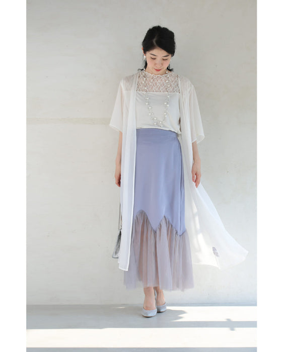 ふんわり広がるギザギザチュールの艶めきミディアムスカート