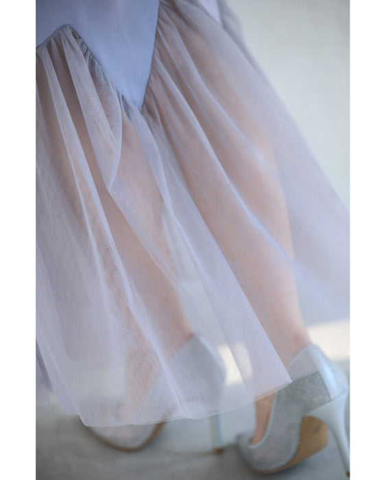 ふんわり広がるギザギザチュールの艶めきミディアムスカート