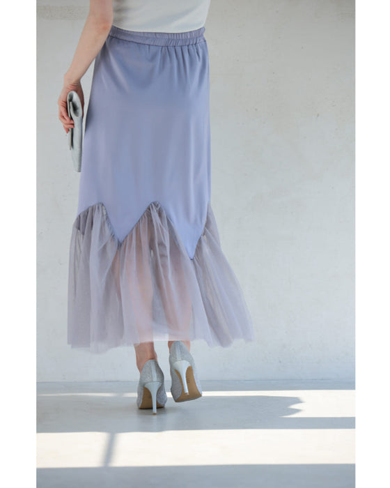ふんわり広がるギザギザチュールの艶めきミディアムスカート
