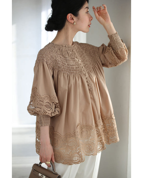 バラレースがふんわり広がるデコルテシャーリングブラウストップス