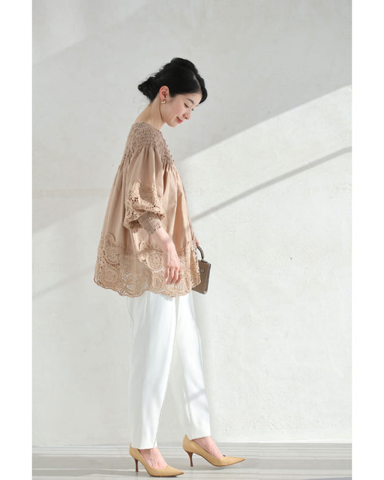 バラレースがふんわり広がるデコルテシャーリングブラウストップス