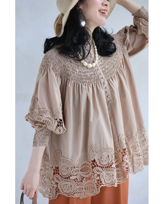 バラレースがふんわり広がるデコルテシャーリングブラウストップス