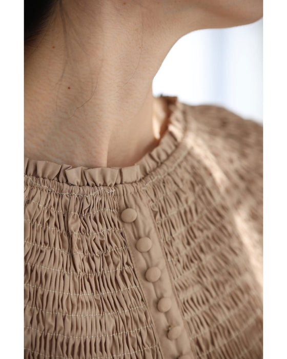 バラレースがふんわり広がるデコルテシャーリングブラウストップス