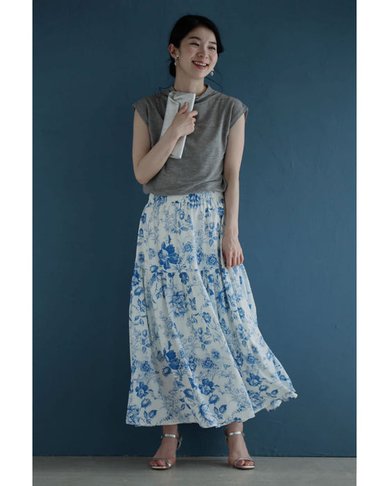 優美な青で描くアンティーク風花柄ミディアムスカート