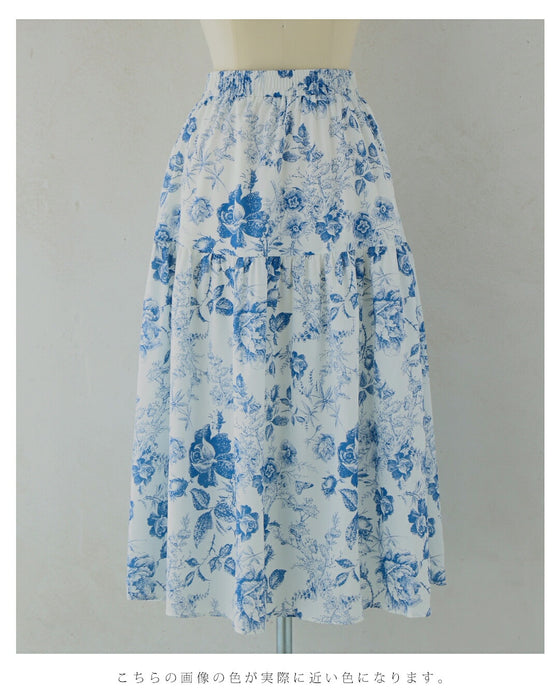 優美な青で描くアンティーク風花柄ミディアムスカート