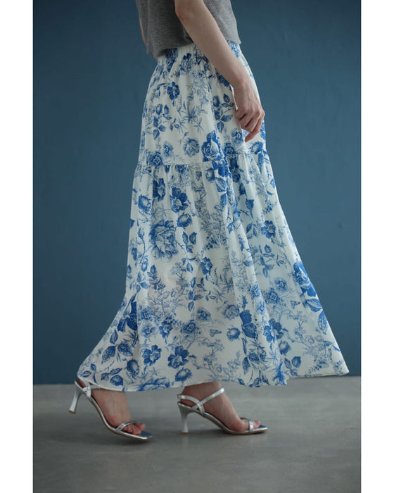 優美な青で描くアンティーク風花柄ミディアムスカート