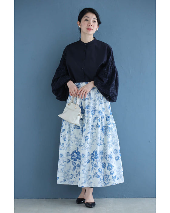 優美な青で描くアンティーク風花柄ミディアムスカート
