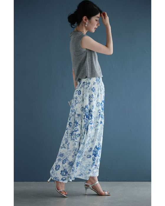 優美な青で描くアンティーク風花柄ミディアムスカート
