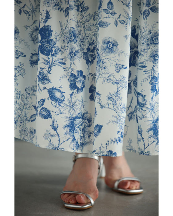 優美な青で描くアンティーク風花柄ミディアムスカート