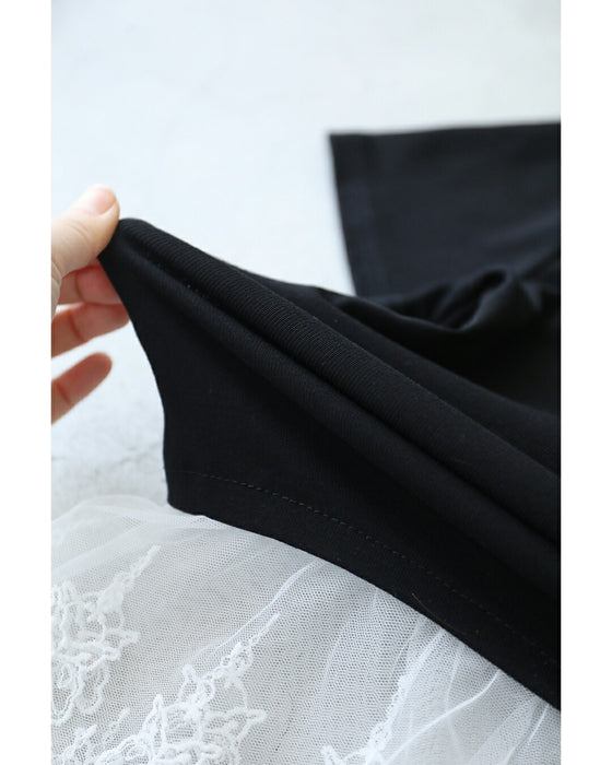 ひと匙のエレガントをプラスする裾チュールのTシャツトップス