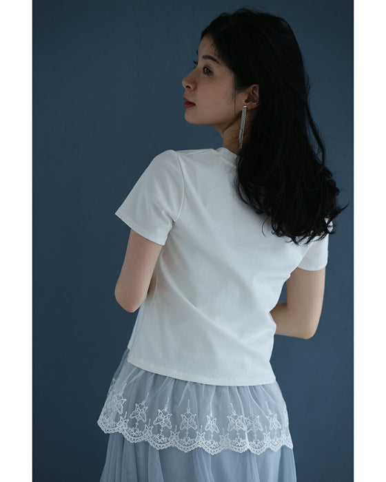 ひと匙のエレガントをプラスする裾チュールのTシャツトップス
