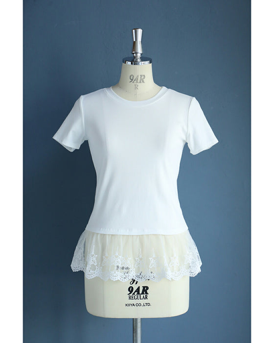 ひと匙のエレガントをプラスする裾チュールのTシャツトップス