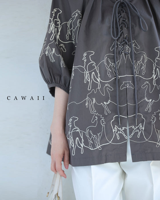 シルクロードを渡る動物の刺繍風ブラウストップス