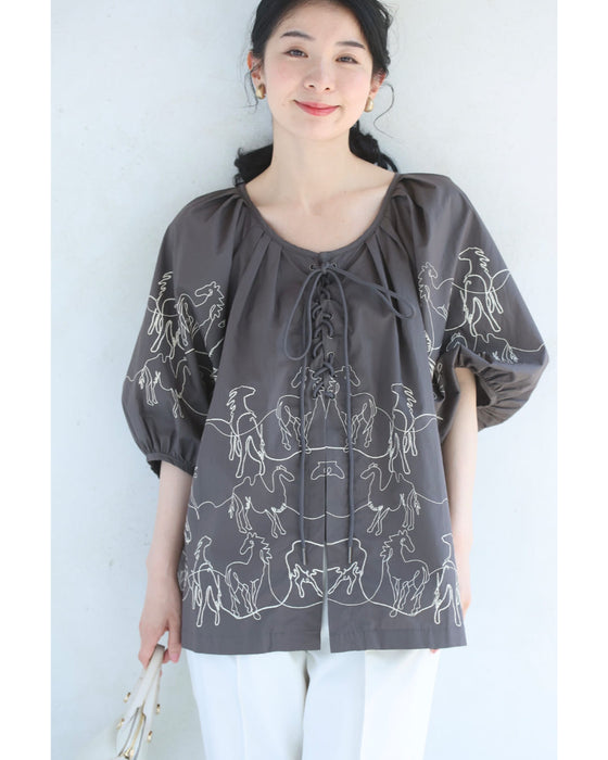 シルクロードを渡る動物の刺繍風ブラウストップス