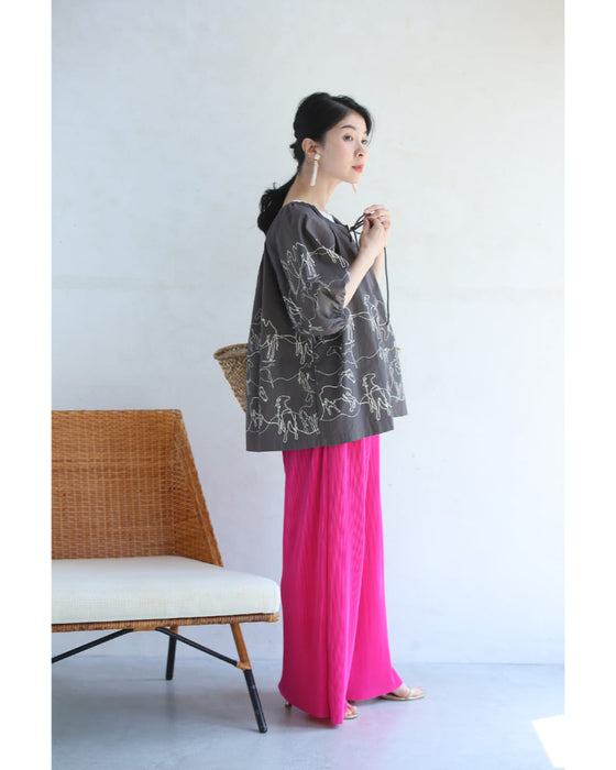 シルクロードを渡る動物の刺繍風ブラウストップス