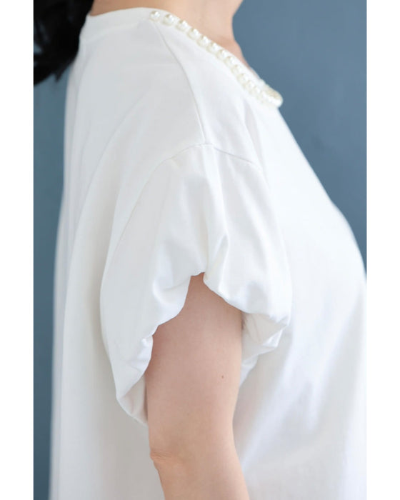 溢れ咲く裾レースのパールネックTシャツトップス