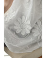 前後着用2way仕様。花びら浮かぶ刺繍ブラウストップス