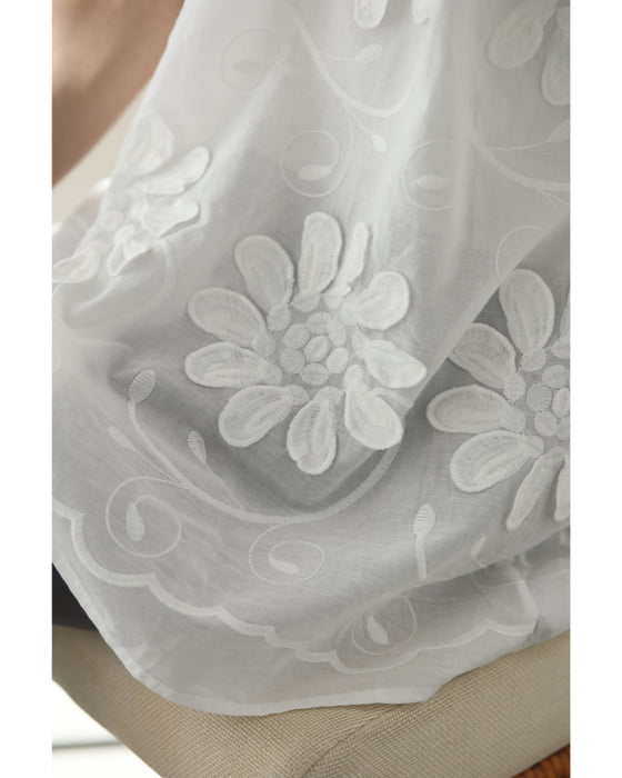 前後着用2way仕様。花びら浮かぶ刺繍ブラウストップス