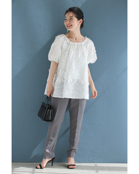 前後着用2way仕様。花びら浮かぶ刺繍ブラウストップス